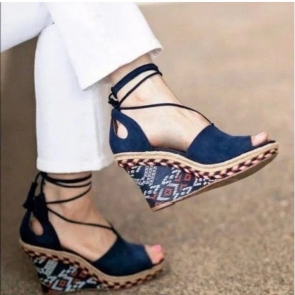 Cabi Isla NWOT wedge blue suede ankle tie up strap espadrilles sandals size 6